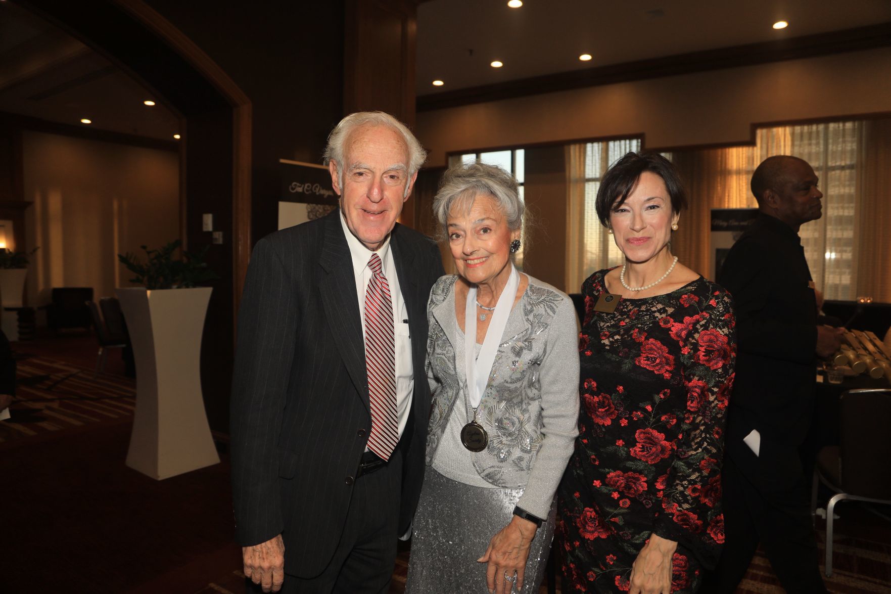 Dr. Art Gale, Anna Harris, Theresa Galakatos